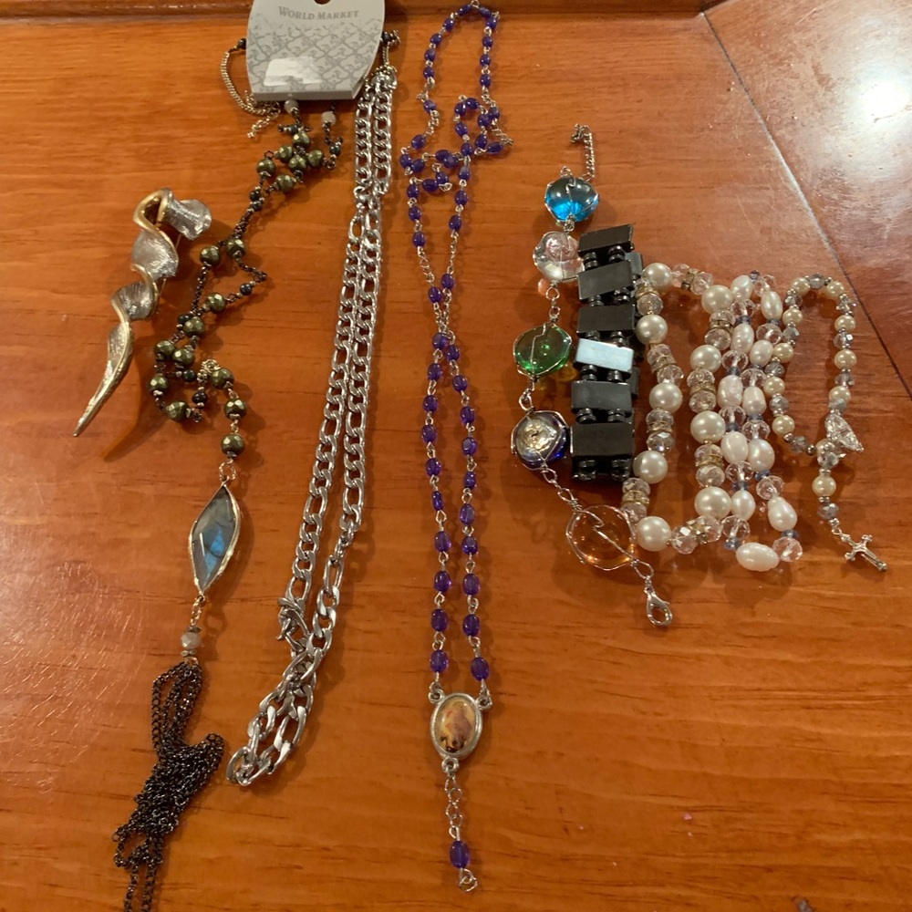 Various fashion jewelry.